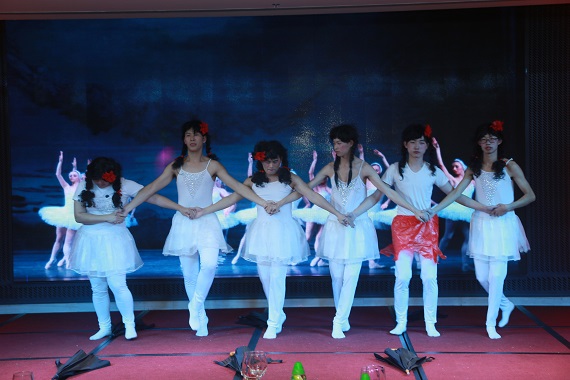 3節(jié)目6開心芭蕾.jpg